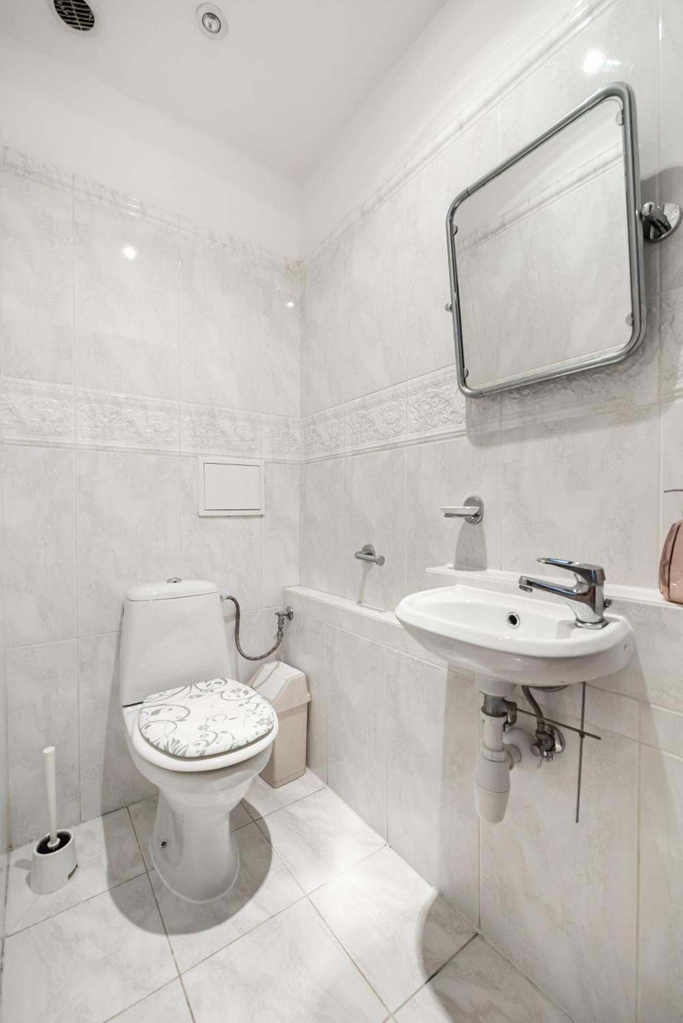 Апартаменти Wola Norblin Spacious *